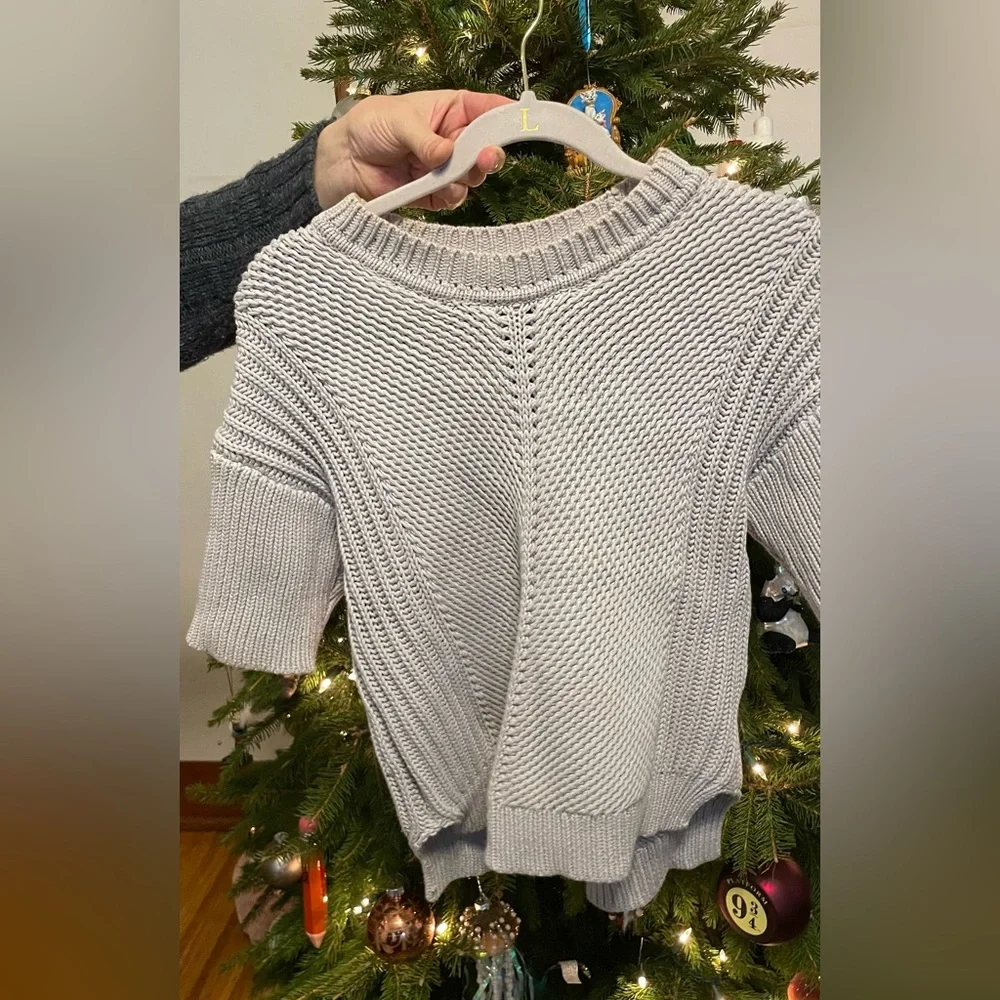 pullover - Picture 1 of 2